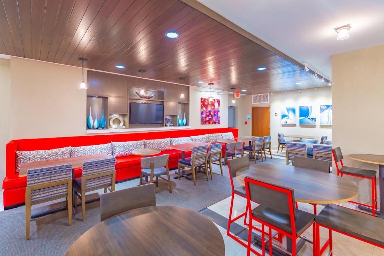 Holiday Inn Express Orange Beach - On The Beach By Ihg Exterior photo