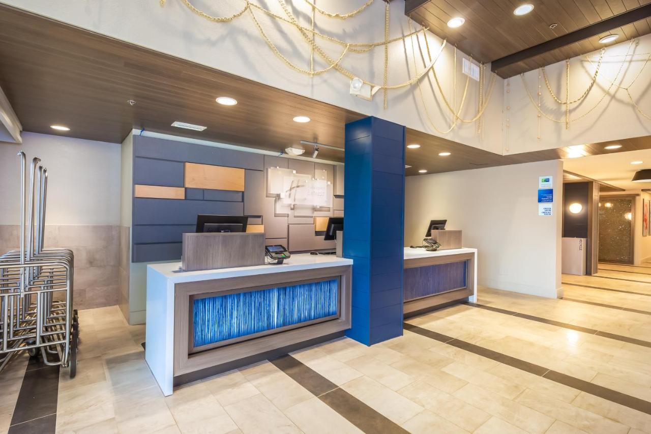 Holiday Inn Express Orange Beach - On The Beach By Ihg Exterior photo