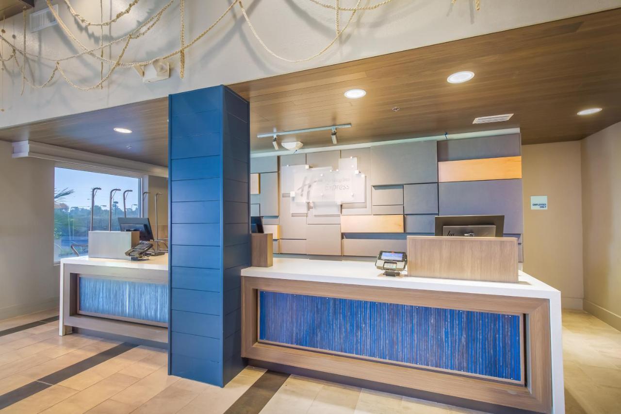 Holiday Inn Express Orange Beach - On The Beach By Ihg Exterior photo