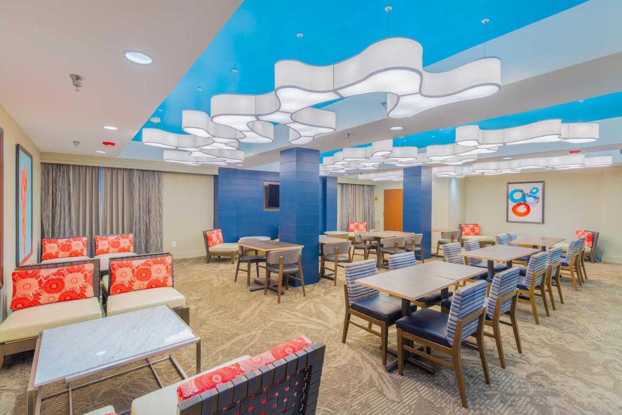 Holiday Inn Express Orange Beach - On The Beach By Ihg Exterior photo